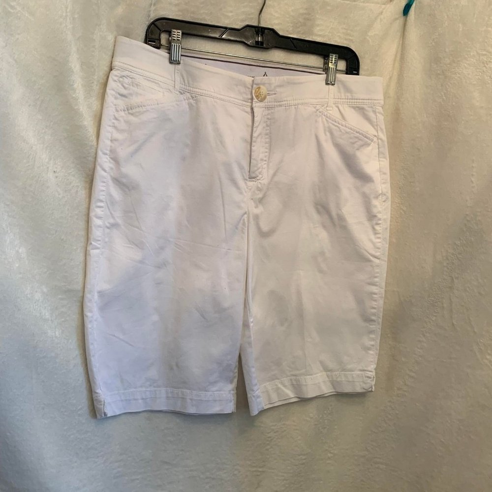 EUC Christopher & Banks Comfort Waist White Shorts Size 12